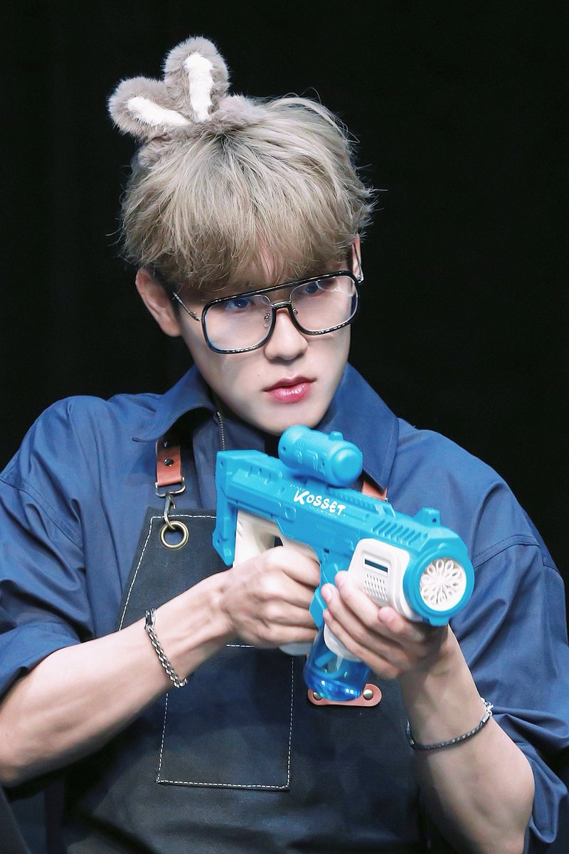 KOSSET_PWJ's tweet photo. 230319 미니레코드 팬싸

🐰 수석 출신 박경관님  🔫  우진시 🫶

#박우진 #PARKWOOJIN #AB6IX #oWn https://t.co/X9YfCROIwb