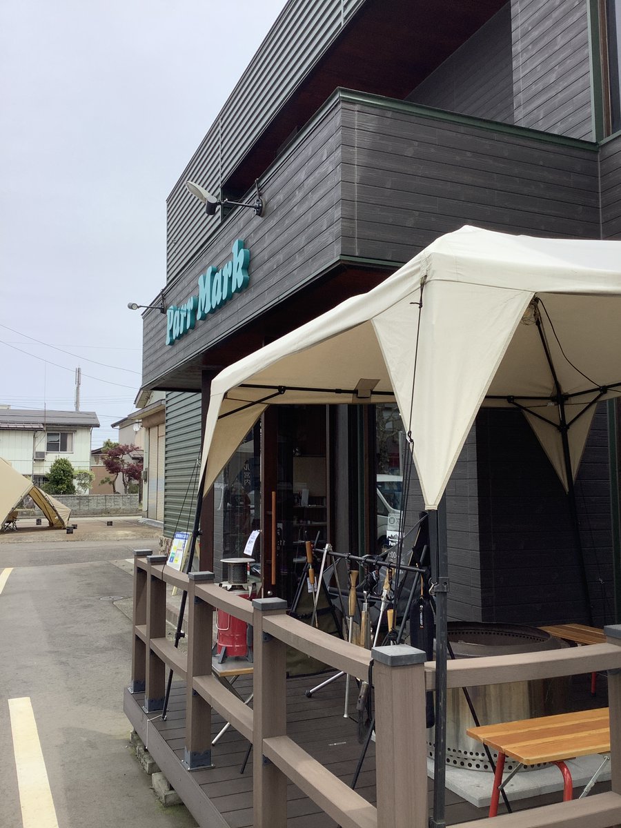 odsparrmark's tweet photo. おはようございます♪
今朝は小雨が降るお天気から曇り空
薄陽もさして来ました。
本日も営業しております♪
#zanearts
#zekul
#展示中
#アウトドアショップパーマーク https://t.co/EUGDVZ0Zun