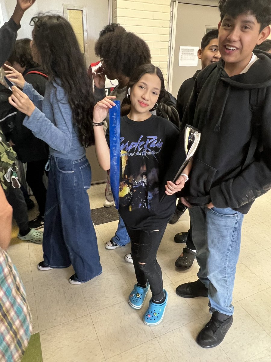 tjuanareed's tweet photo. You never know what we’re up to @AntiochMSBears At today’s TCAP pep rally our students taped @blseay to the wall with all of their TCAP affirmations. #tcapready💛💙☺️ https://t.co/xi3xBUqvrN
