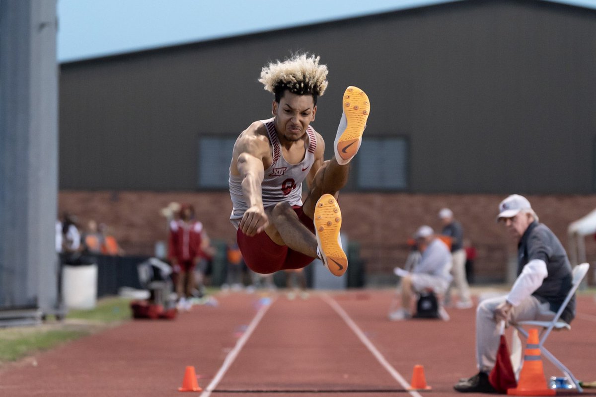 OU_Track's tweet photo. 🗣️ 𝘽𝙊𝙊𝙈𝙀𝙍!

@FowlerDonovyn clears 24-04.5 (7.43m) in the men’s long jump to claim 4️⃣th place! 

#BoomerSooner☝️💨 https://t.co/Y4LL5hOdM3