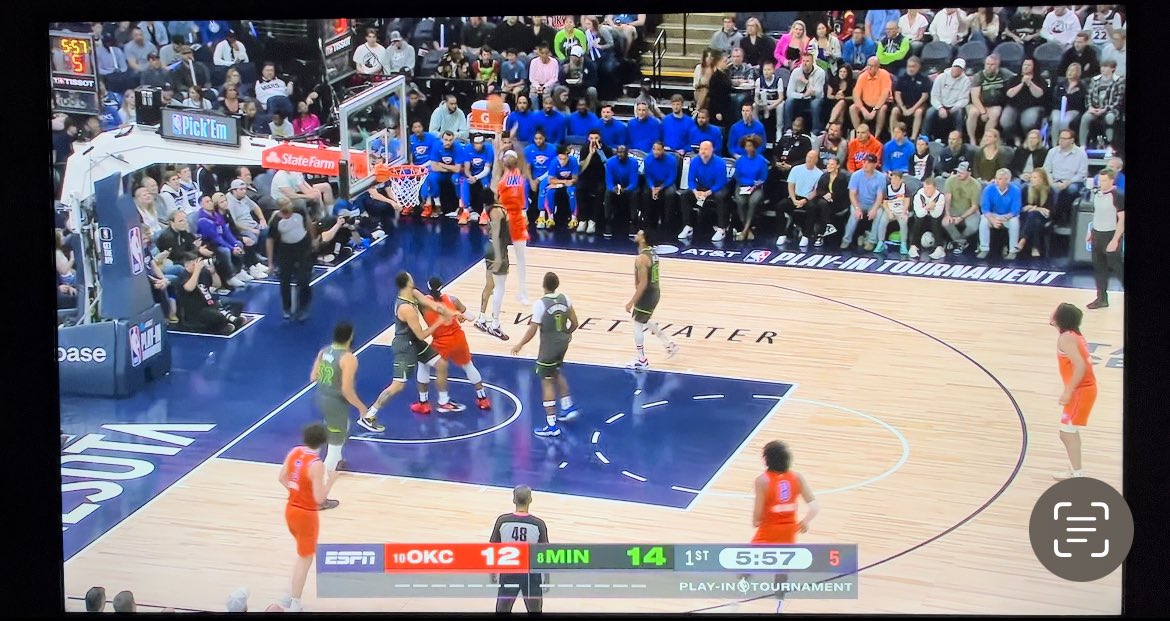JayTizzle19's tweet photo. Frame by frame difference on the @espn @nba game

The screen brightens like a sharp flash. This is only happening for the @nba games. https://t.co/bleRKYPGqp