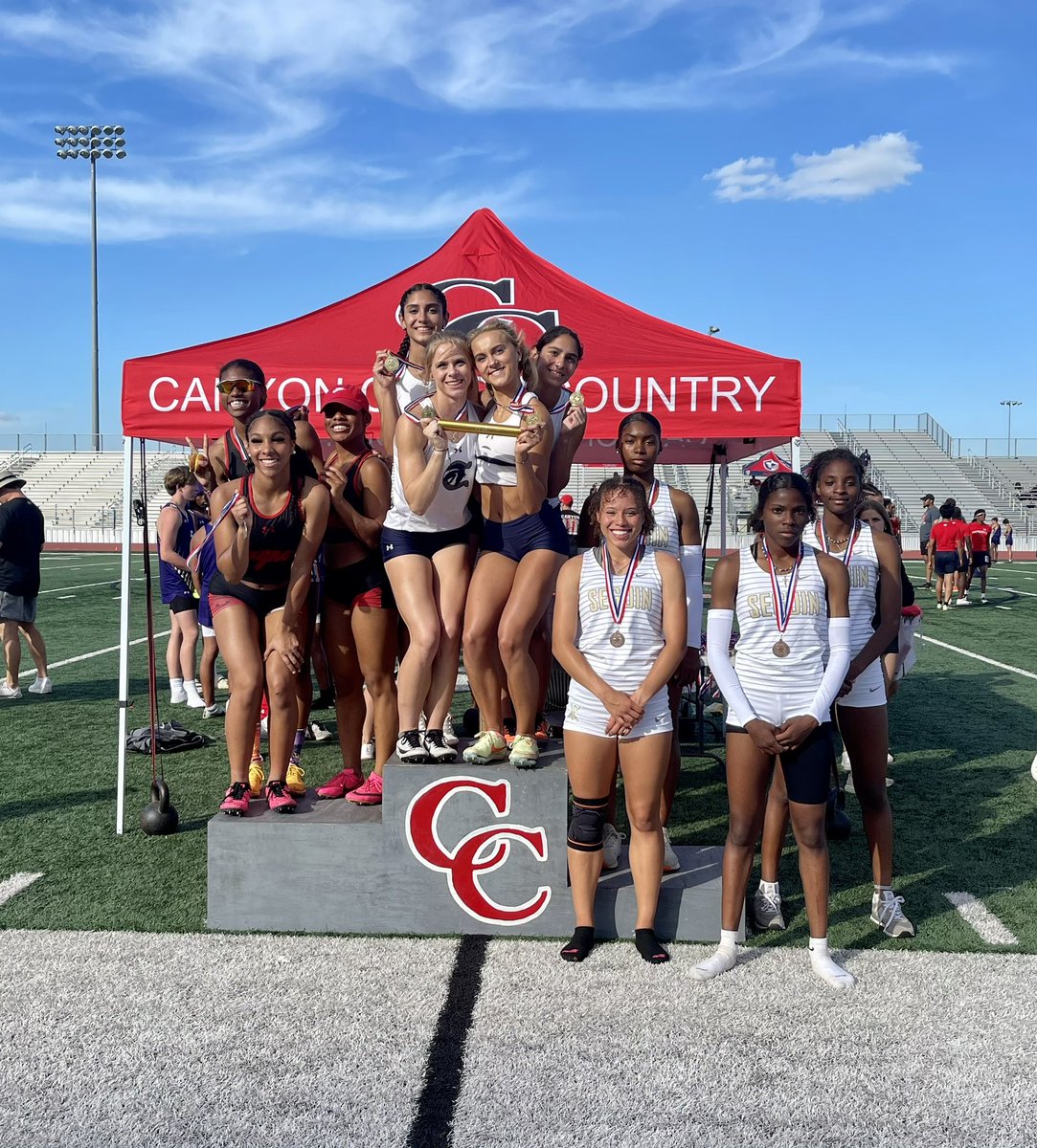 Seguin_Track's tweet photo. Seguin Track taking BRONZE 🥉in the 4x1 at the District 26-5A Meet. Leah Brown, Ari Shular, Kyra Nuñez, &amp; Daisha Shular ran a time of 47.56
#ItsAGreatDayToBeAMatador #oneheartoneseguin @SeguinAthletics @SeguinHSTx @SeguinSportsBC @kwed @seguingazette @CoachLAlmaraz https://t.co/J8e8zqkcjT