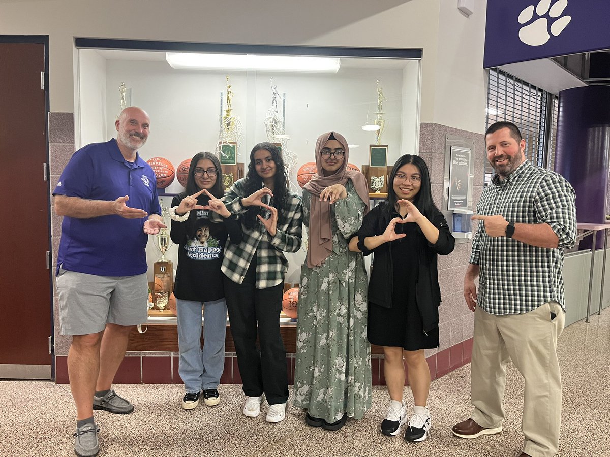 ThomasWLanier's tweet photo. Thank you Muslim Student Association for inviting Mr. Bristle, Mrs. Lanier, and I to tonight’s Iftar potluck. Loved the food, hospitality, and the opportunity to build community. #TigerUp #TigerVibes https://t.co/68L3m5wgTy