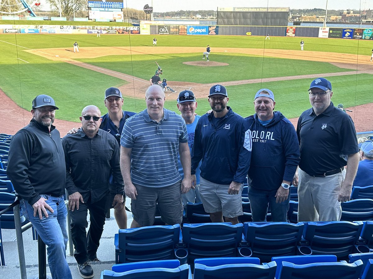 Fun night with some former <a href="/AmbroseBaseball/">St. Ambrose University Baseball</a> Alum.  Big Bee 🐝 Win!  #RollBees