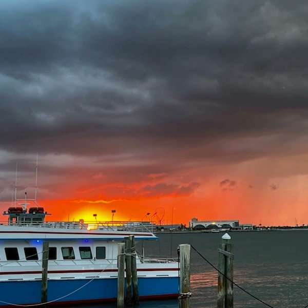 RustysInThePort's tweet photo. The sunsets have been on fire this week!! Thanks to Lori, Mike, Taty, Zack and all my other freelance photographers... at Rusty's at the Port!!😎👍📸🌅🌇🌴 #nightshift #sunsetsarebest #sunsets #sunsetstyle #decklife #photogs #spacecoastskies  #rustysseafood #portcanaveral https://t.co/YlRaxw3ICI