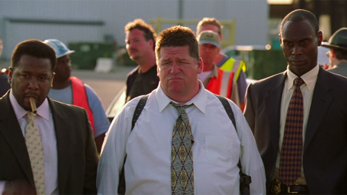 ‘The Wire’ Rewatch Podcast: Pod Yourself The Wire Season Two Finale, With Eve 6 dlvr.it/SmWFCJ