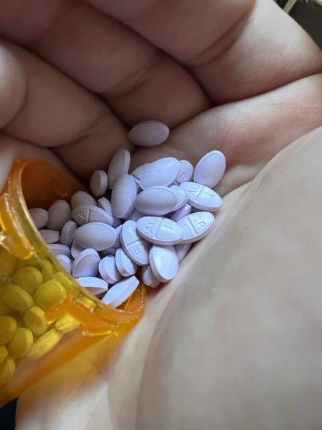 w33dconnect's tweet photo. Meds Available
#Diazepam
#Methadone
#Oxycodone
#Heroin
#Percocet
#Subutex
#Hydrocodone
#Methadone
#Lyrica
#Adderall
#Diazepam
#Roxicodone
#Rohypnol
#Vicodin https://t.co/XLp230kGDP