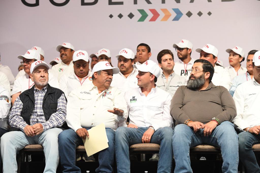 tereso_medina's tweet photo. En su visita reafirmó su compromiso con el bienestar de las familias trabajadoras coahuilenses, buscando un mejor panorama en pro de beneficios laborales y sociales que repercutan en una mejor calidad de vida para todas y todos. https://t.co/HnQQteDDSa