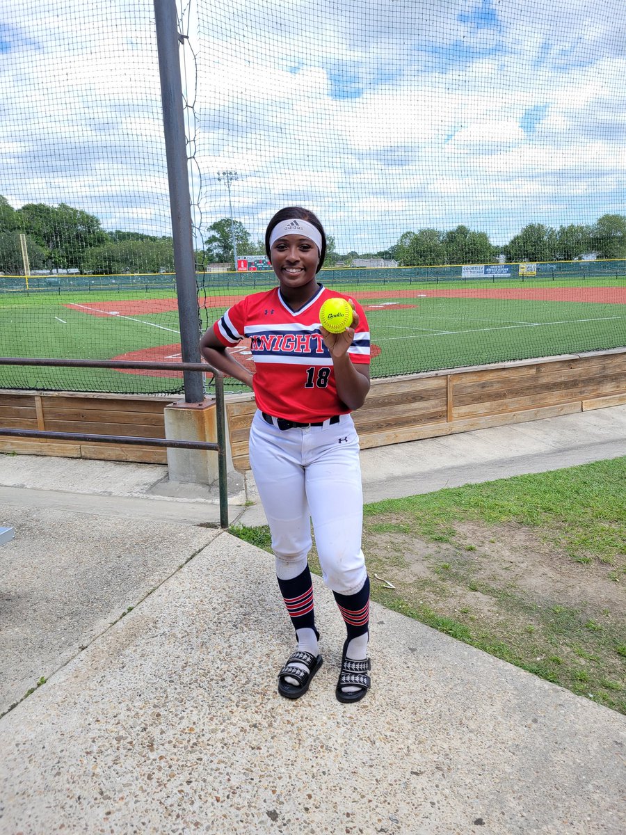 CalbeyP's tweet photo. 1st round of playoffs..another homer on the books, and yes slapped. I also hit a triple, and singled on the last hit to complete the game. ๐
#NumbersDontLie
#CheckMyStats
#ALLIN
@CoachDonnieXULA
@Softball_La https://t.co/XXe5dJSbJ2