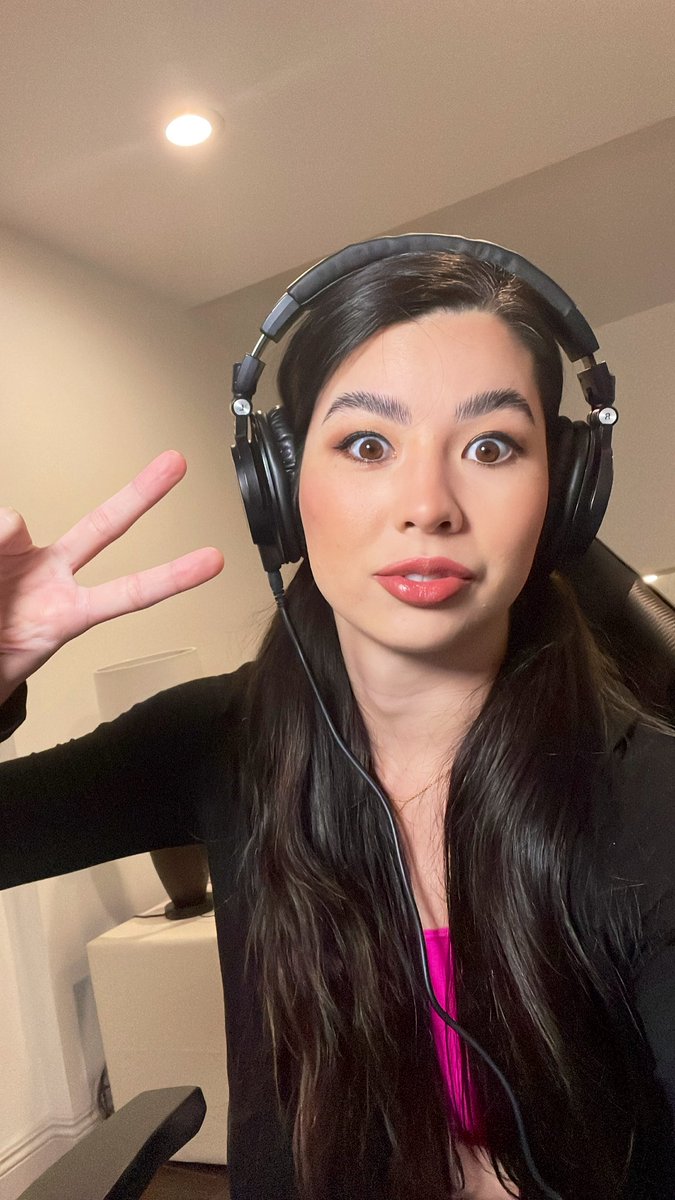 Caroline on Twitter "HAPPY FRIDAY IM LIVE! MTV 2000s throwbacks