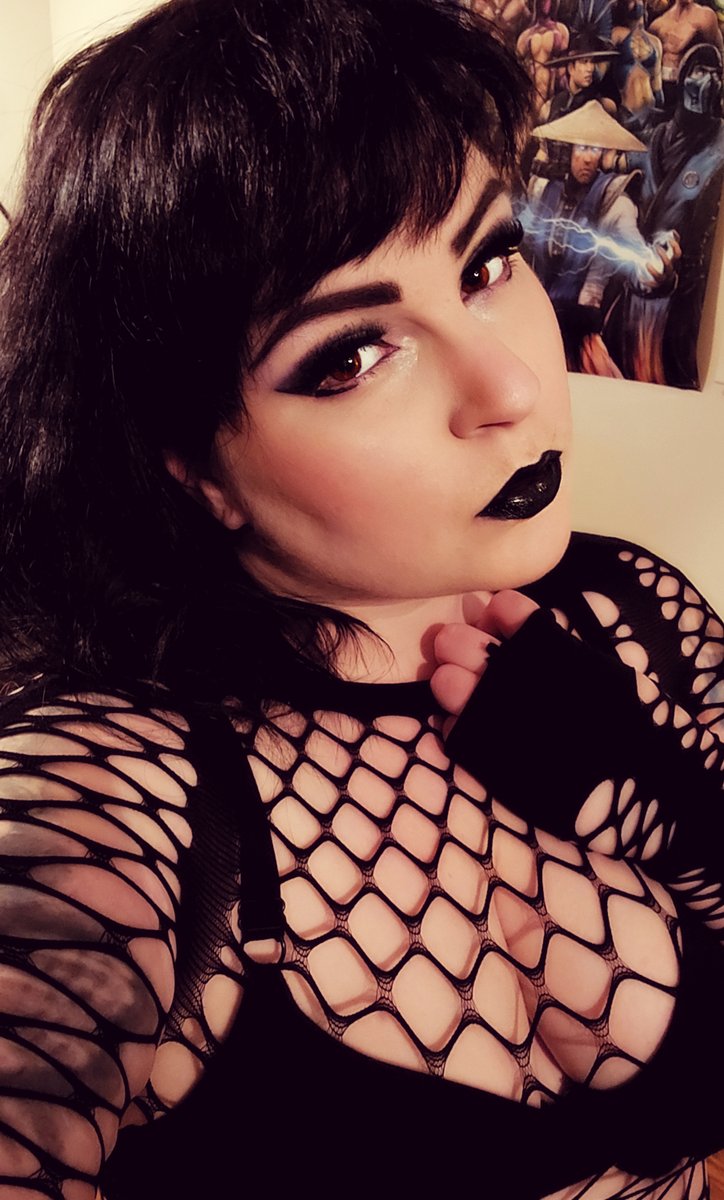 SpicyLea's tweet photo. Goth girl things. Honestly, this top is annoying AF to put on and take off lmao. https://t.co/rfxW0gYvLu