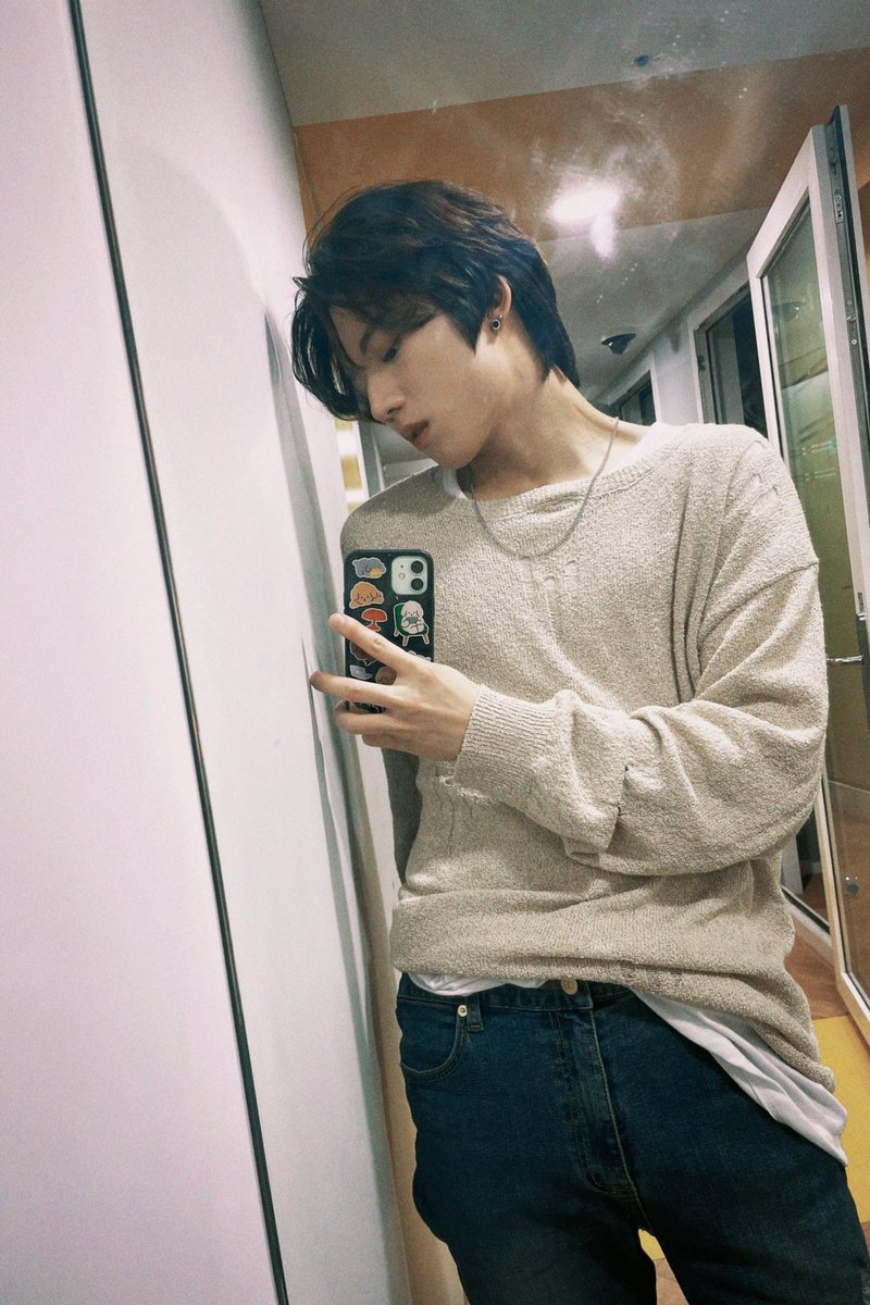 justb_chile's tweet photo. @JUSTB_twt [TRAD. ESP] [#GEONU] Seré el último 🌗

#JUSTB #저스트비 #건우 @JUSTB_Official @JUSTB_twt https://t.co/OZPnyCMe8d