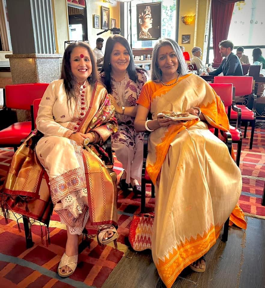 bhagyavati's tweet photo. A NOBOBORSHO celebration by Cal Times…
Thanks to Chandrima Pal,Ruman Ganguly &amp; Poorna Banerjee for having me…

#bonhomiewithfriends
#mycitymylove https://t.co/BlYYb4LOxf