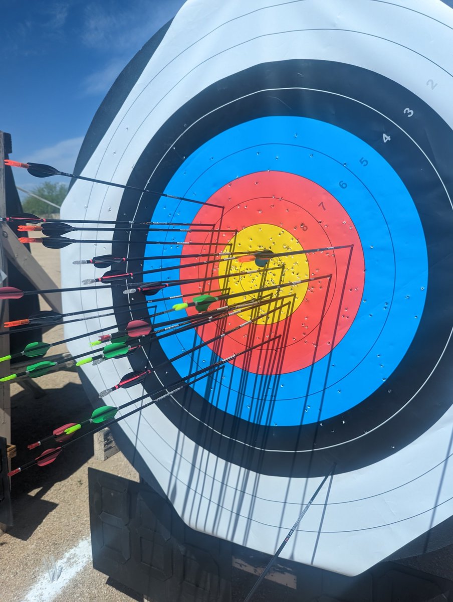 The wind and 28lbs of draw weight at 70 do not play well together... Didn't shoot anywhere near what I'd hoped to shoot but on to the next one I guess... #archery #recurve #recurvearchery #usaarchery #arizonacup