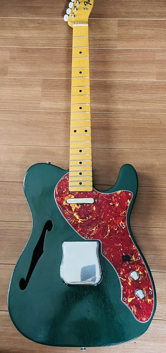 sagi_songs's tweet photo. こだわりカラーでピックガードを注文したらまさかの海外からの発送にて3週間もかかって到着しました。いやー渋い。これからサーキット作成に移りますが、そこは30年来のお付き合いの工房に任せる事にしました。完成予想図が見えて高鳴る鼓動です。#telecaster #telecasterthinline https://t.co/M1dWDMB5uE