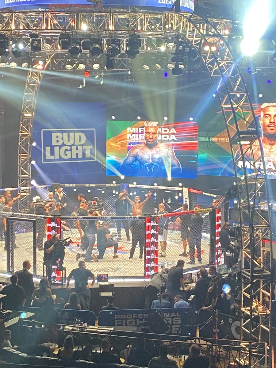 ConditionTalk's tweet image. Bruno Miranda wins by UD
@PFLMMA 
#pfl #mma #pfl3 #fight #combat #sports #sportstalk #media #vegas #satx