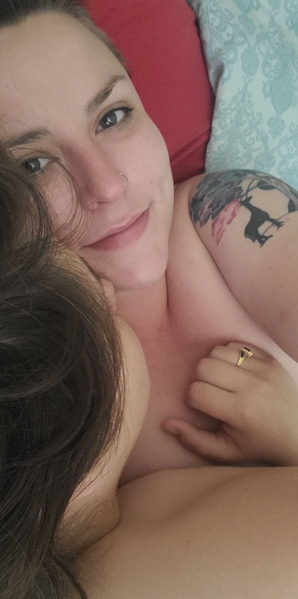 KaitiSpici's tweet photo. I love snuggle time with my wife🥰 https://t.co/hxb15fLeOc