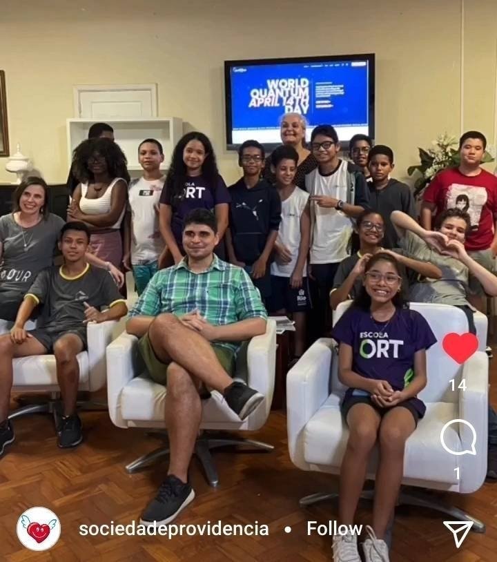 QubitsBrasil's tweet photo. A Q-Bra comemorou o Quantum Day junto dos alunos da @escoldomcipriano que oferece programa @asasparavoardom para ex-alunos da instituição. Foi maravilhoso promover as tecnologias quânticas para mais de 20 adolescentes que tinham os olhos brilhando pelo futuro. @WorldQuantumDay https://t.co/421WqOmJzl