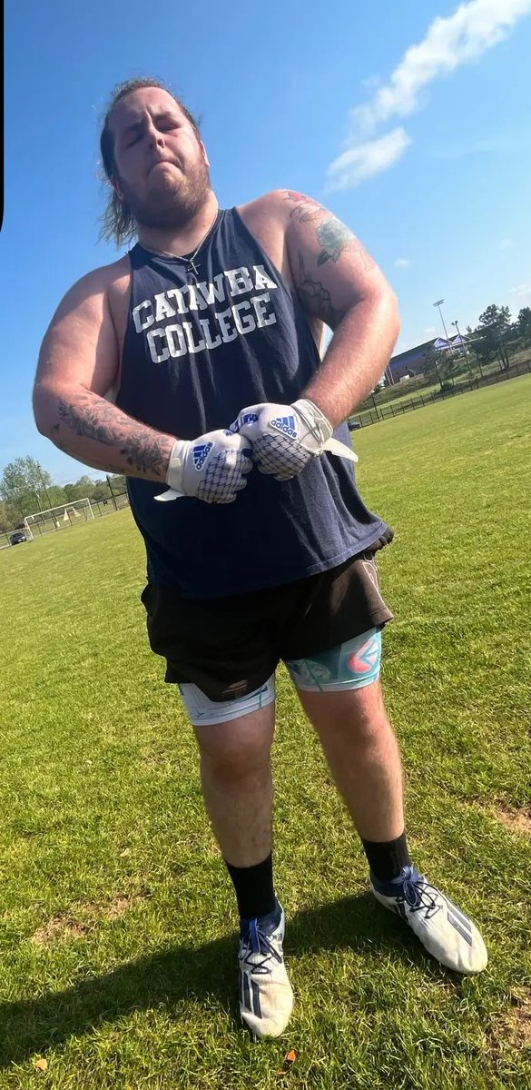 evangrey24's tweet photo. 2023 Physique Update:

⚪️6’5”
⚪️365
⚪️4.0 college freshman
⚪️missing the grind

ready for some @AUTrojansFB work this Wednesday!! https://t.co/rDmXbTLk6U