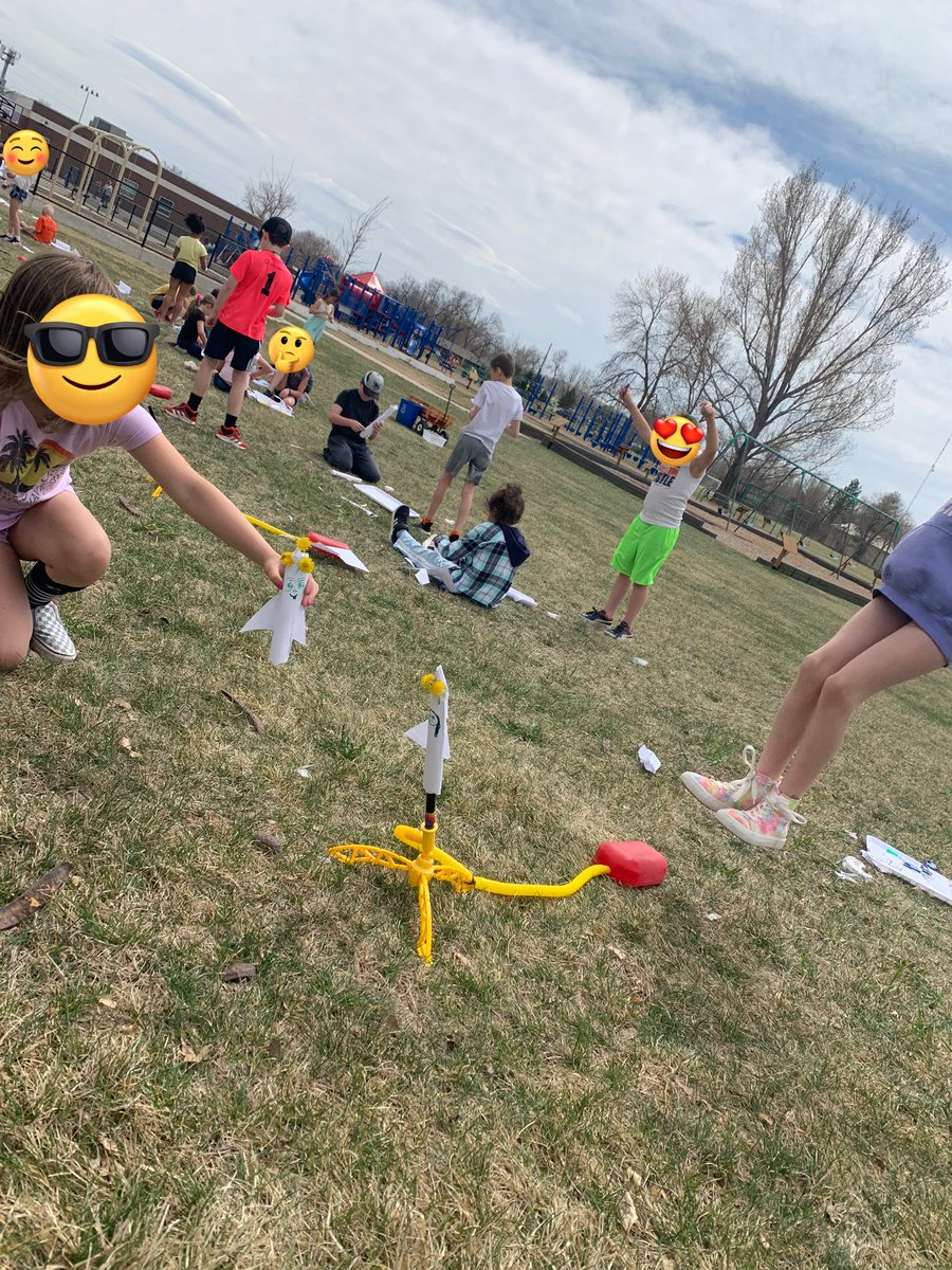 ErieStem's tweet photo. 3… 2… 1… 
We had a BLAST 🚀 building &amp; improving our own rockets!  
Using our knowledge of #ForcesOfFlight &amp; #Newton and practicing #EngineeringDesignProcess &amp; #ProductiveStruggle, saw a whole lot of determination💪, creativity🤯, &amp; smiles🤩
@ErieExcellence 
@svvsdSTEMexplor https://t.co/AYAJpy6MvD