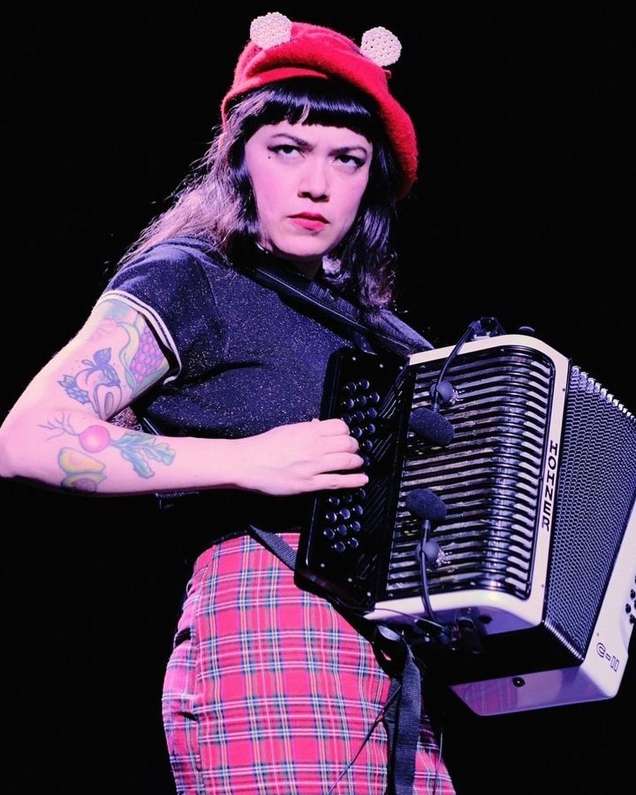 indefenseofska's tweet photo. Aranivah, punk rock accordion player https://t.co/3xahgfbVSL