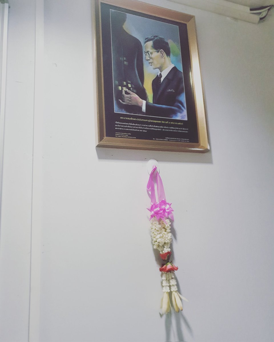 E20MNT_NID's tweet photo. เริ่มต้นการทำงานของเราวันนี้ หัวใจอยู่ที่ศูนย์สายลม 🙏 #ความฝันอันสูงสุด ไม่มีเรื่องบังเอิญที่เราได้มาอยู่ตรงนี้ ทุกครั้งที่ท้อแค่แหงนมองท่าน เราจะจำได้ว่าเรามาตรงนี้เพราะอะไร ผ่านความลำบากมาแค่ไหน อยากให้ท่านรู้ว่าที่นี้ยังคงอยู่ ยังคงเห็นและยังเป็นไป #สื่อสาร #HS1A #VR009 https://t.co/TJCSQET7Fw