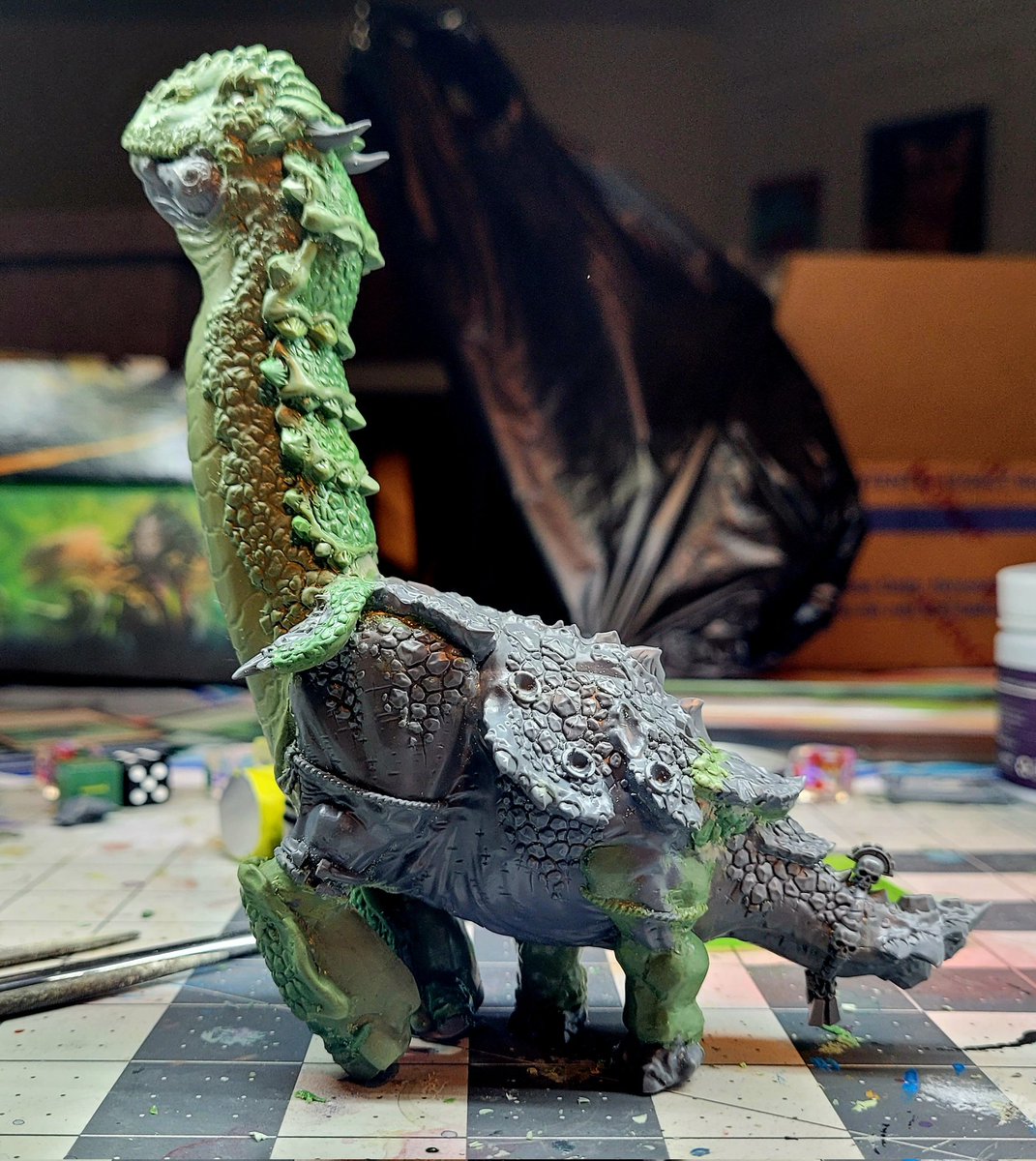dinojonpaints's tweet photo. #Thunderlizard Friday! I think I might be done on the body? Time to move onto the howdah. I've been working on this project for at least 30 days now... jeez. #seraphon #ageofsigmar #WarhammerCommunity https://t.co/4EjIQ4Os57