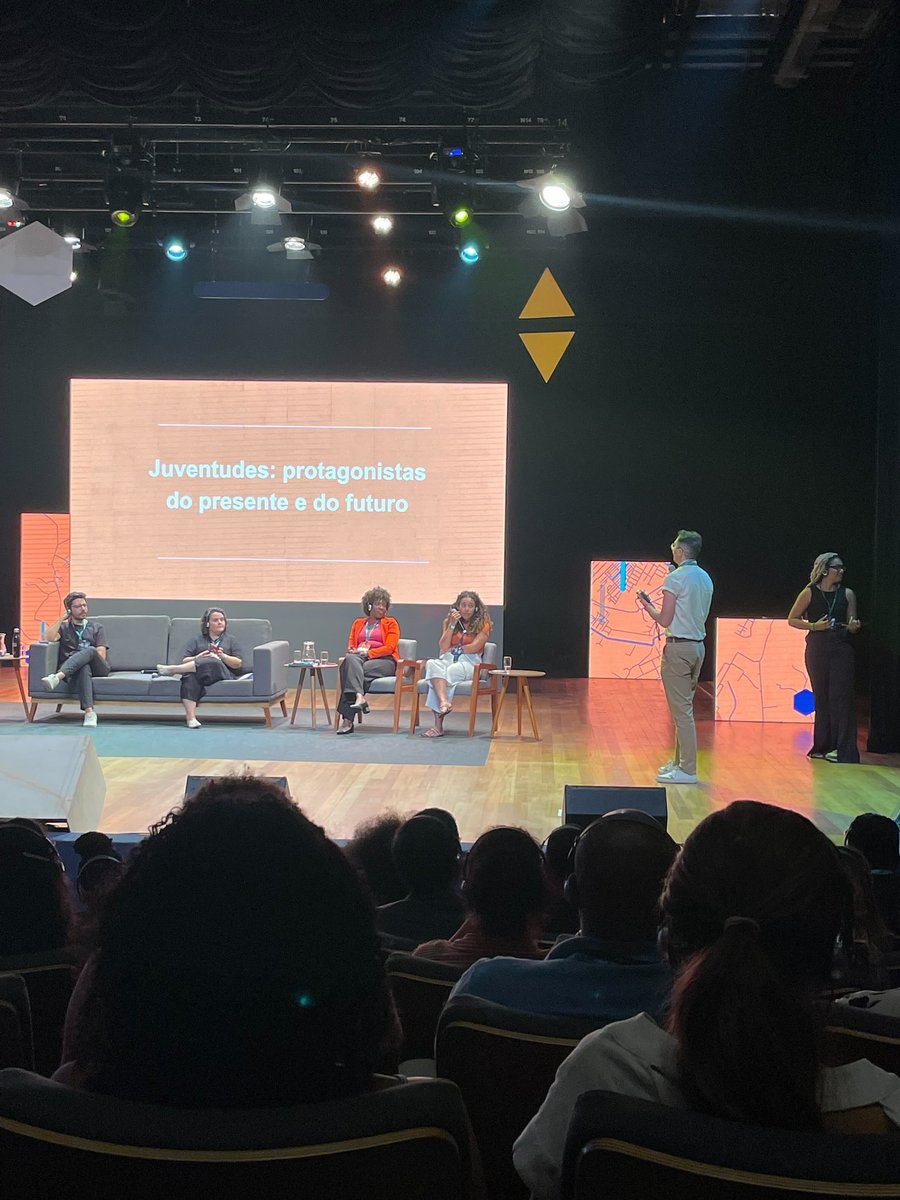 FinottiVander's tweet photo. Esta semana tive o prazer destar junto com o time do @VetorBR no 12° Congresso @GIFE .

O congresso GIFE é o maior encontro sobre Investimento Social e Filantropia no Brasil que reúne as principais lideranças do setor, dirigentes de organizações da sociedade civil,
+ https://t.co/TFFs05Mpfv