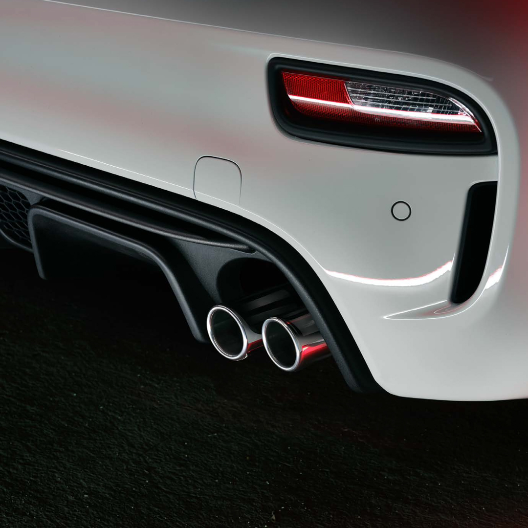 ABARTH_JAPAN's tweet image. 小さなモンスターが、魅惑の世界へご案内。
abarth.jp/695_competizio…

#アバルト695