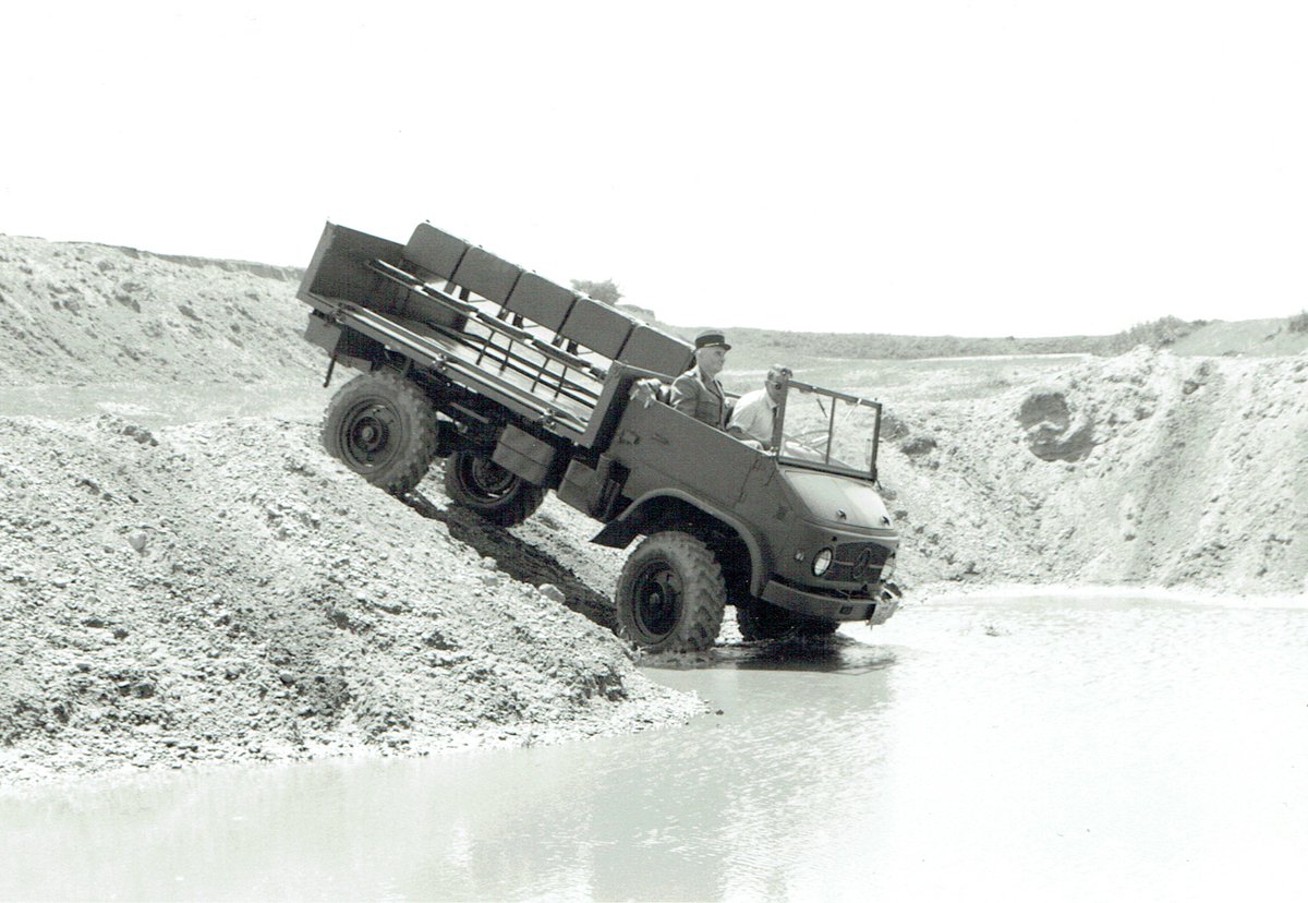 UnimogCommunity's tweet photo. The head of Unimog driver testing, Heinz Rinkel, at the wheel of a Unimog-S at the Sandweier gravel pit test site near Baden-Baden. Photo Mercedes-Benz
#unimog #4x4 #daimler #ucg #unimogfan #military #unimogmilitary #bundeswehr #army #404S #unimog404 #unimogs #frencharmy https://t.co/zqAn2Cas9J