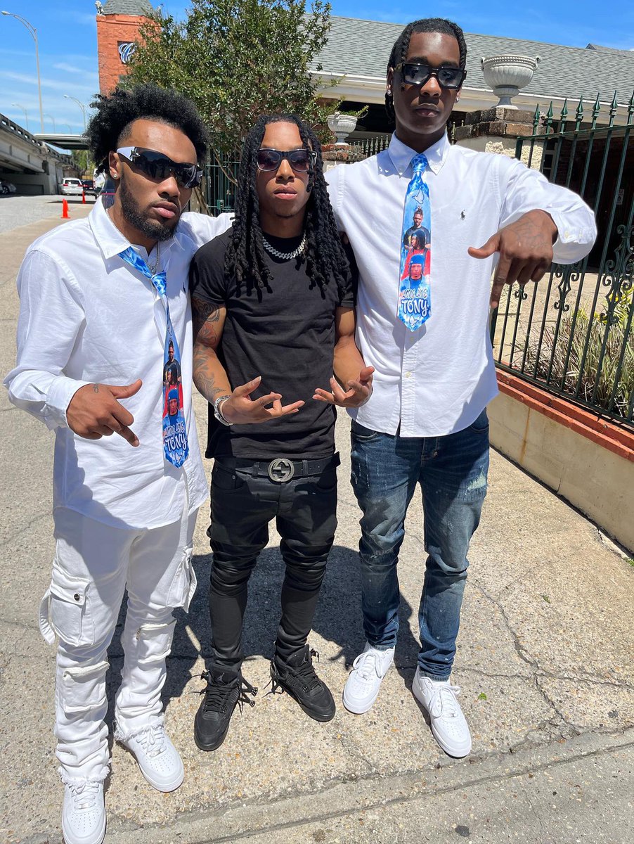 LahChino5's tweet photo. Lost my brother wayyy too soon I’ll never be the same but I’m forever Spazzin in your name I love you forever brudda💔💔… #LLSPAZZ🕊️💔 https://t.co/d4tzk73U2Q