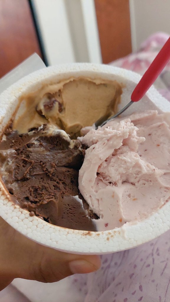 Nos separan mil kilómetros pero él está 🤍 
Diomio nunca me quisieron tanto jajajaj