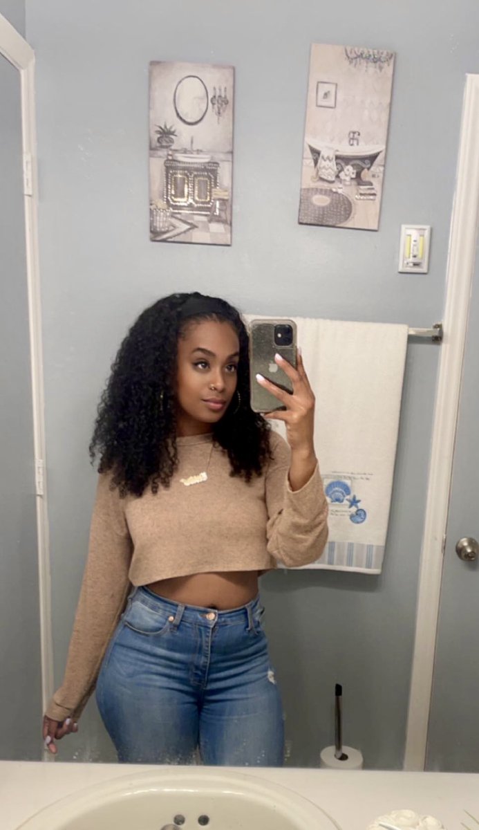 iSteena's tweet photo. I only pop out around Taurus season ♉️ I cannot believe I’m turning 31 and look this good https://t.co/h0siUtbfp0
