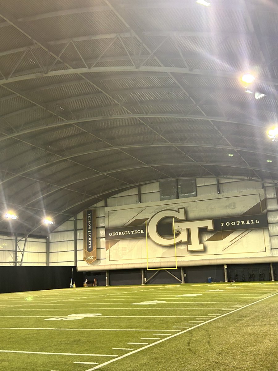 Battimee1's tweet photo. GREAT visit to the University of Georgia Tech I AM blessed for having this once in a lifetime opportunity.@GeorgiaTech @GeorgiaTechFB
#FORTHE404 #gohornets https://t.co/k3T9mvdSfX