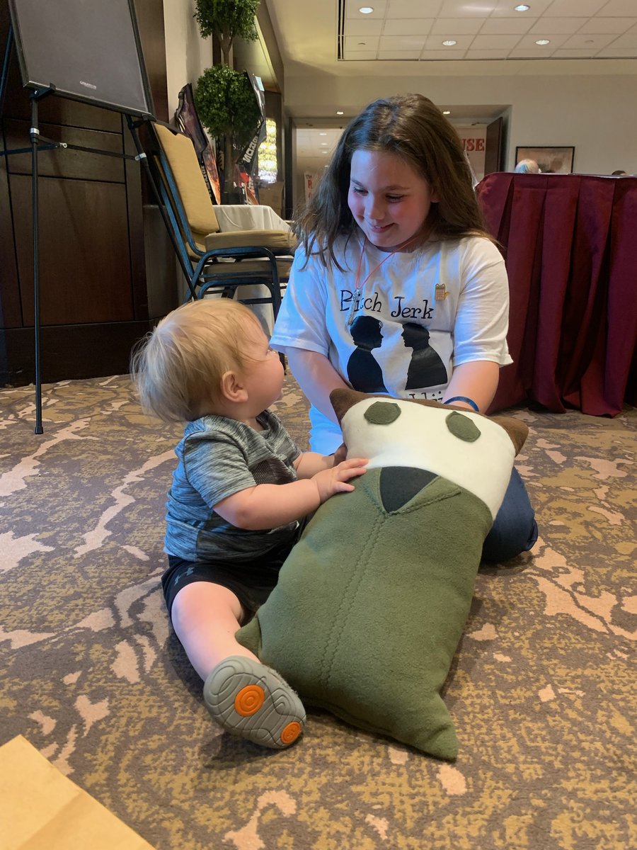 Skylar got 2 Dean pillows from our mystery bags so when we saw this little man she happily gave him her second Dean pillow and he was so happy! #SPNNJ23 <a href="/RandomActsOrg/">Random Acts</a> <a href="/CreationEnt/">Creation Entertainment</a> 
Ps I got permission before posting ☺️