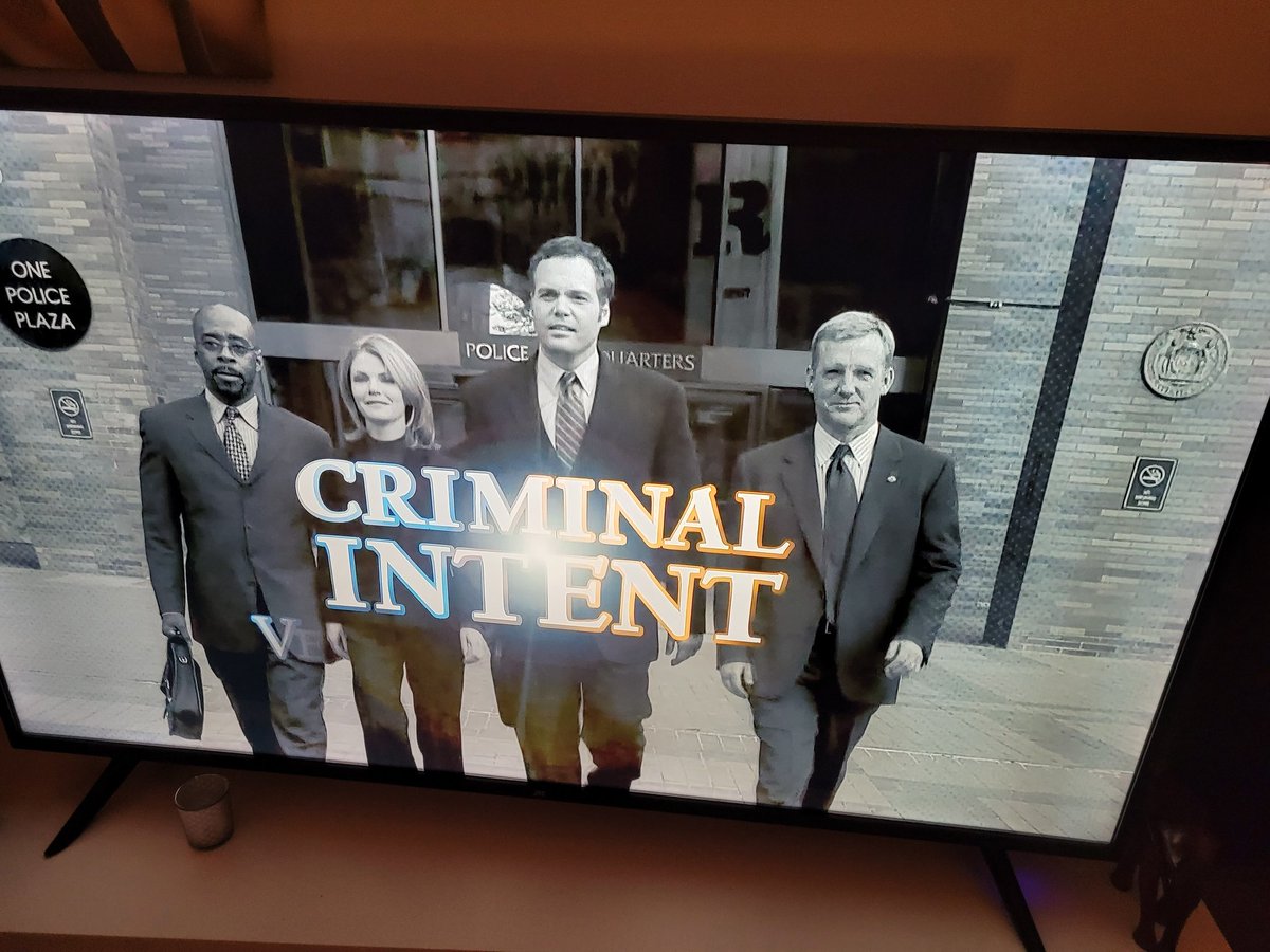 Binge-watching #CriminalIntent in Germany here @vincentdonofrio at its best😍😍😍 #vox #13thstreet