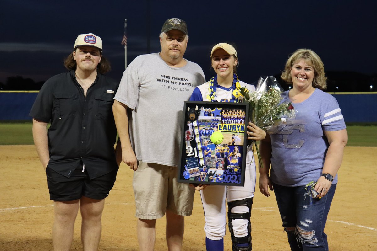 Jayla Wallis (@fsjayla) on Twitter photo What a good day for some Clemens Softball 20-0 against Steele(gonna miss our seniorsπ’) <a href="/Buffs_Softball/">Buffs_Softball</a> <a href="/CruitClemens/">CRUIT CLEMENS</a> <a href="/SamuelClemensHS/">Clemens High School</a> What a good day for some Clemens Softball 20-0 against Steele(gonna miss our seniorsπ’) <a href="/Buffs_Softball/">Buffs_Softball</a> <a href="/CruitClemens/">CRUIT CLEMENS</a> <a href="/SamuelClemensHS/">Clemens High School</a>