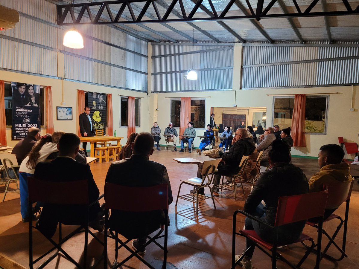 PDPbaQuinta's tweet photo. El Partido Demócrata PBA trabaja junto al referente Julio Kuchinsky para que Villa Gessell sea ese lugar que merece ser vivido y disfrutado.
#VLLC
@JMilei presidente 2023
@VickyVillarruel
@montenegrogm 
@CharlyOnteiro 
@susana_mezzadri https://t.co/h8zLBHMiY4