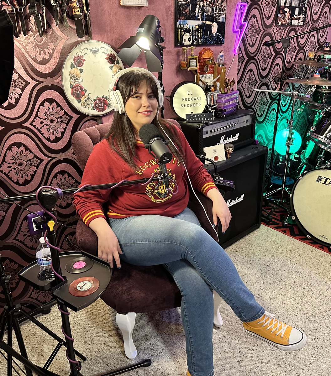 capa_invisible's tweet photo. Estoy muy feliz porque hoy retomé el @podcast_secreto, es un proyecto que me llena tanto. Lo inicié en pandemia grabando por zoom y hoy ya es presencial y con una producción increíble. 

Pronto podrán ver el primer episodio de la 2da temporada ❤️✨ https://t.co/838FniAEnC