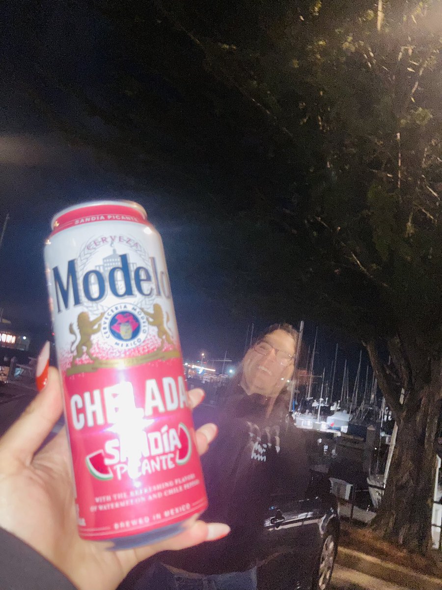 akuuhlem's tweet photo. Who let me out tonight 😎 https://t.co/grijyOQ9Oh