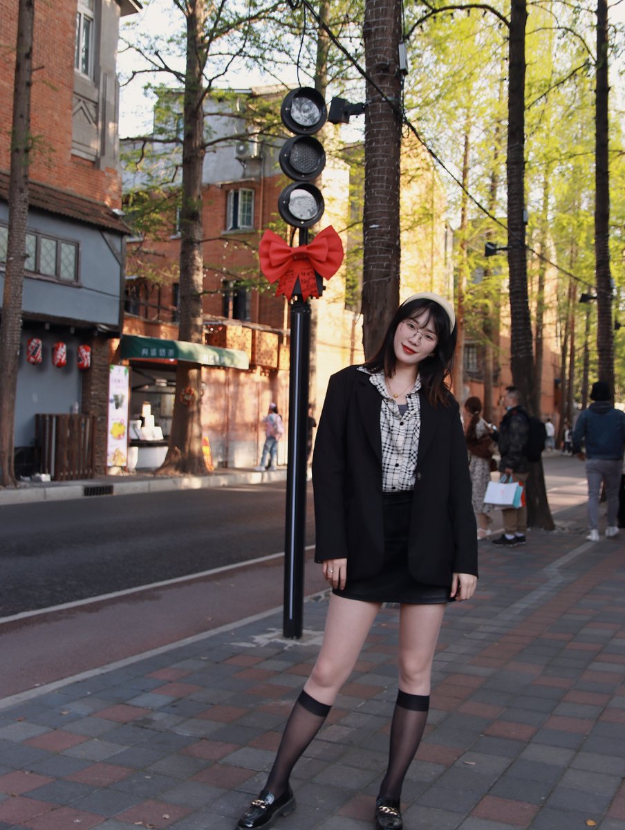 niox_zyx's tweet photo. #眼镜娘 #人妻 #丝袜脚 https://t.co/cAZPoKzF43