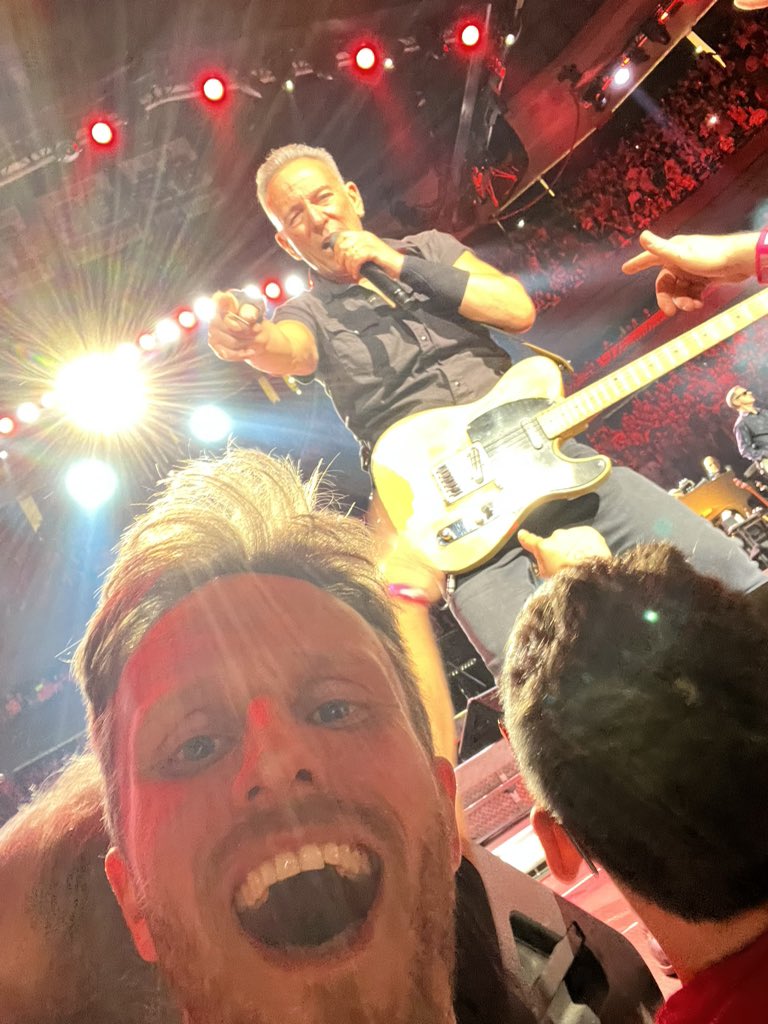 MrC3142's tweet photo. Dear Everyone

Life completed

Out x

#SpringsteenTour2023 #springsteen #bucketlist #heaven #SelfieChallenge https://t.co/HtxUQID50z