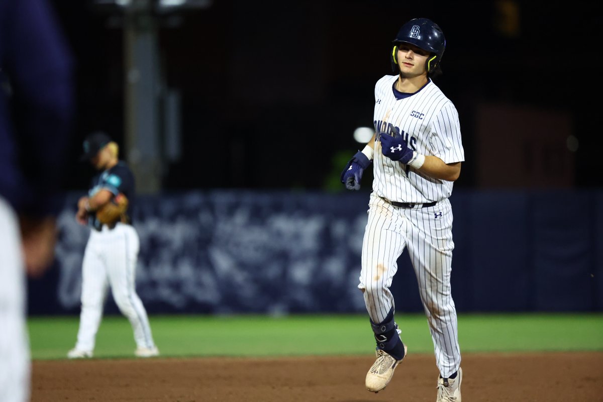 NCAA Baseball (@ncaabaseball) on Twitter photo Monarchs on topβΌοΈ
Old Dominion powers past No. 17 Coastal Carolina 8-5 following a big 3rd inning.
#NCAABaseball x πΈ <a href="/ODUBaseball/">Old Dominion Baseball</a> Monarchs on topβΌοΈ
Old Dominion powers past No. 17 Coastal Carolina 8-5 following a big 3rd inning.
#NCAABaseball x πΈ <a href="/ODUBaseball/">Old Dominion Baseball</a>