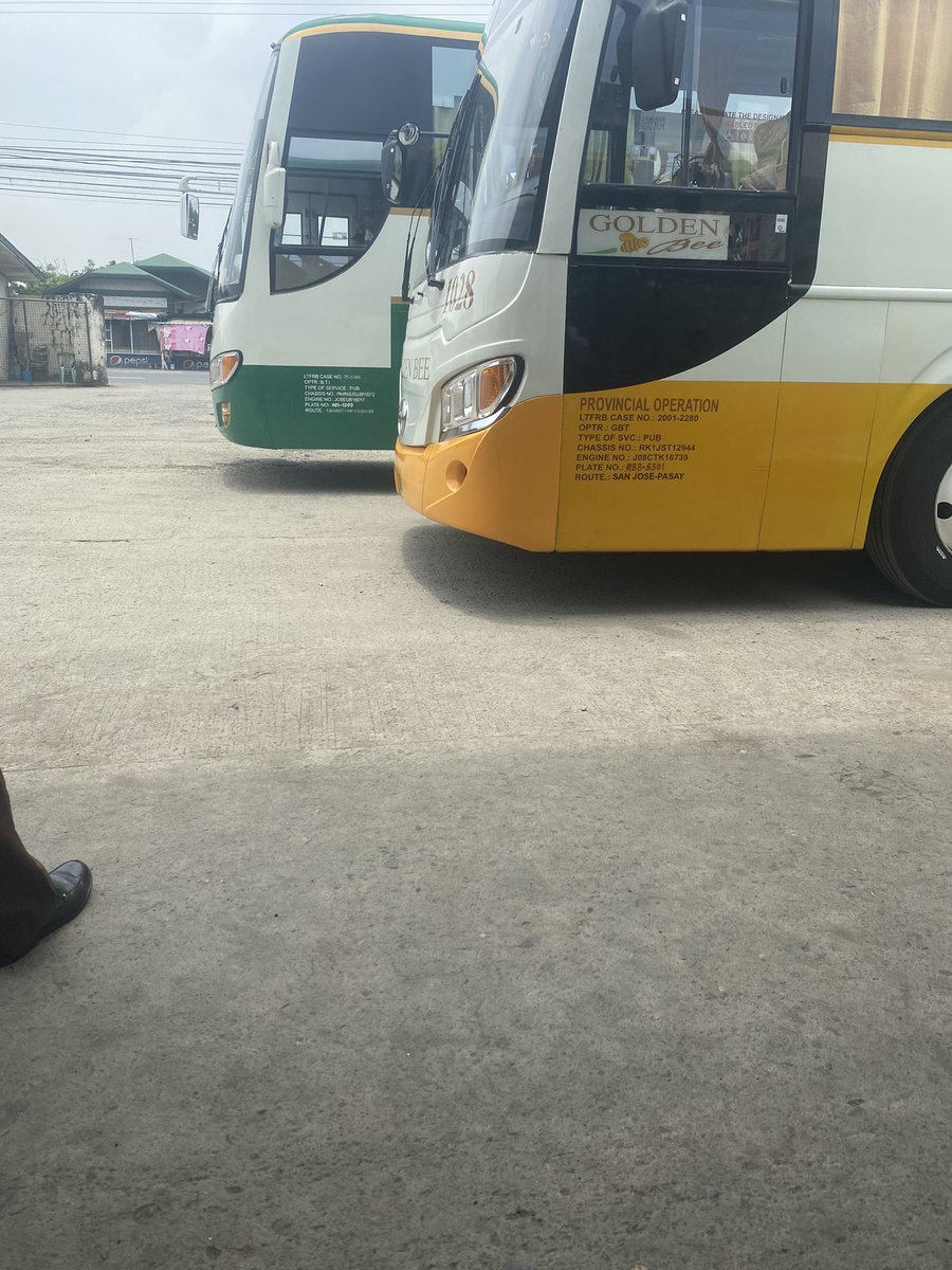nicamndz's tweet photo. Off to Manels. Hoping umabot ako sa 6pm concert 😂 https://t.co/bmZlM4FgS0