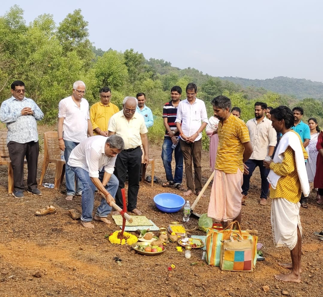 NavinRaikar's tweet photo. The Bhoomi Puja for the construction of the new building for one of the oldest schools of #Margao, POPULAR SCHOOL was performed on the auspicious day of 14th April in the presence of Chairman Shri Avdhoot Parrikar, managing committee, headmistress and staff of the school. https://t.co/77yJvhsDvo