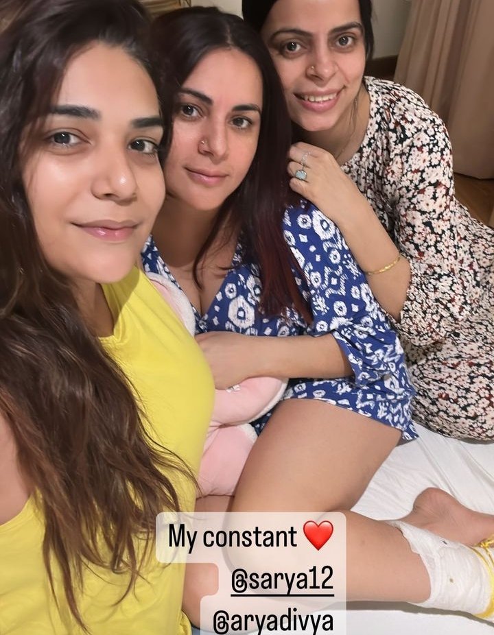 TheepanKumar17's tweet photo. ❤❤ #preetakisrishti #arorasisters #kundalibhagya #preeta #srishti #sisters #anjumfaikh #shraddhaArya #divyaarya https://t.co/rBT66sioeO
