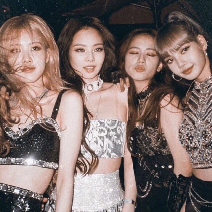 bpink_black's tweet photo. I bet these mothers are going to serve again at coachella but more powerfully this time 🔥🔥…

#PINKCHELLA #BLACKPINK https://t.co/7vdmxdwMbF