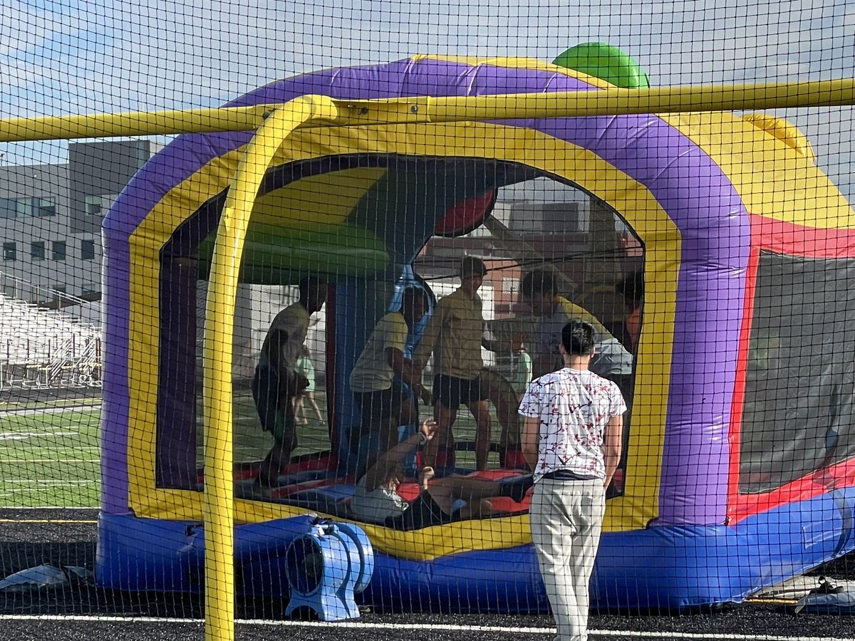 GuruDoug's tweet image. @EAST_HAWKS 1st Annual #ClashOfTheClasses was chock full of fun!  Congrats to the Seniors bringing home the Thunderhawk Cup!  Great job @LEHS_PTSO #WEareLakota