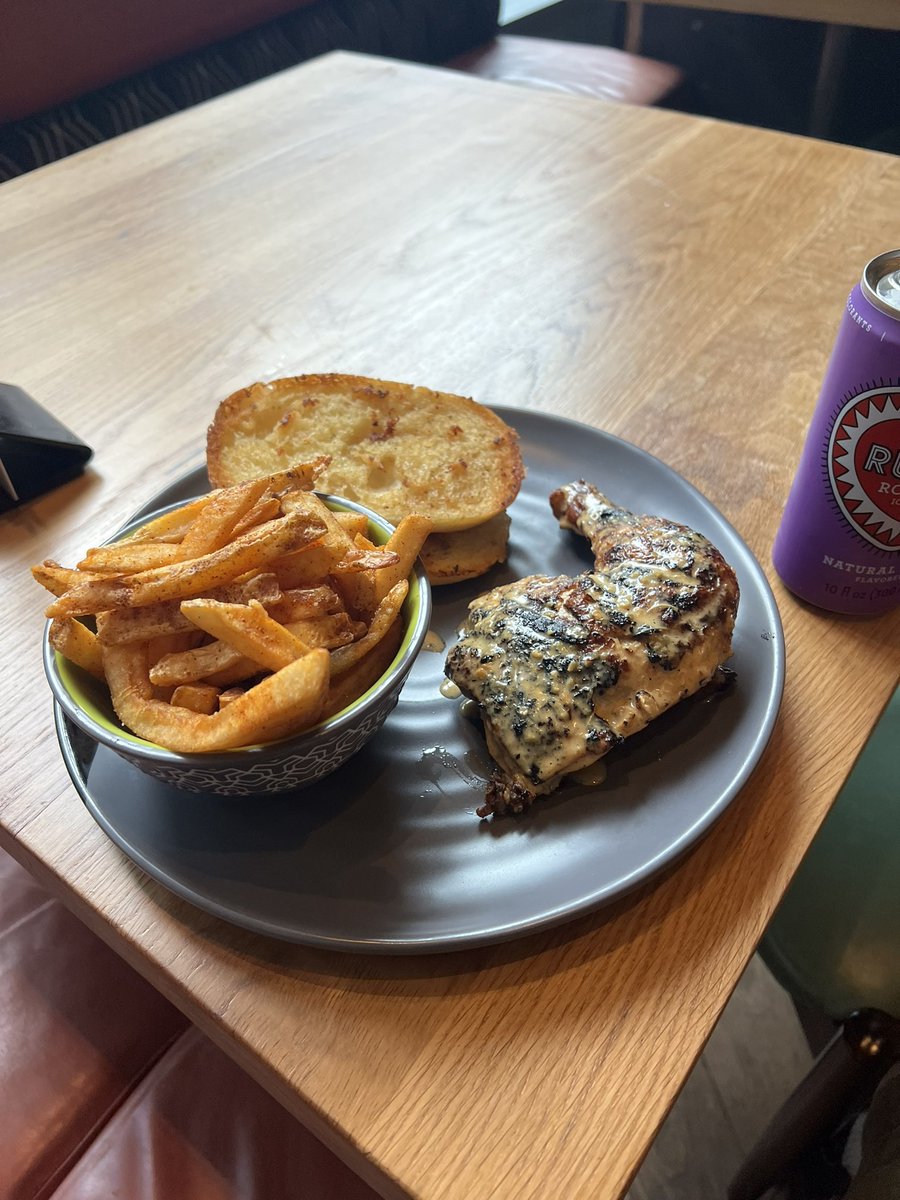 lavidaNOTA's tweet photo. Nandos in Washington DC… https://t.co/lsAJgxLLPu