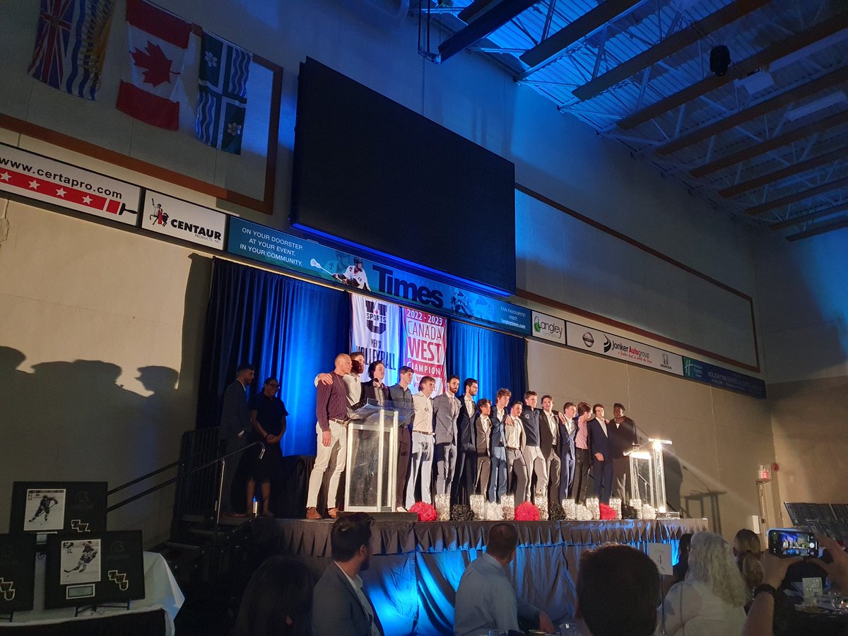 TimJamesMedia's tweet photo. Two championship banners hang behind tonight's awards. Men's volleyball won U SPORTS, Women's volleyball won Canada West. #LangleyBC https://t.co/i716DWCCDq